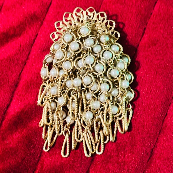 Gold Tone Waterfall Cluster Pearl Brooch - Picture 3 of 5